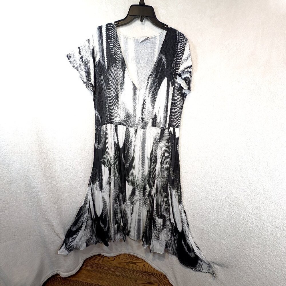 Colebrooke by Windsmoor Black and White textured dress Large